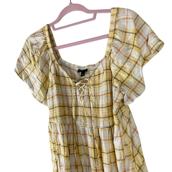 Torrid Yellow Plaid Smocked Peasant Top Size 1 (L/12) - Picture 3 of 6